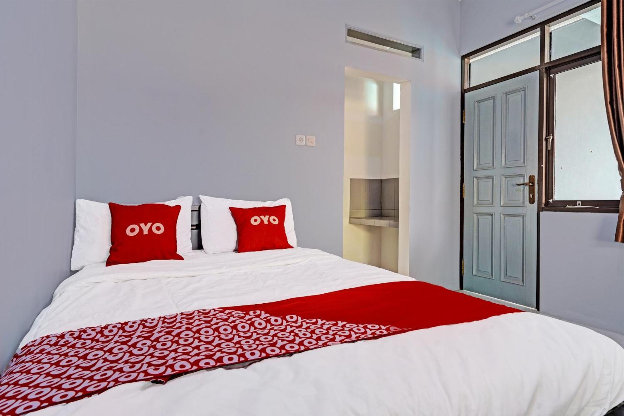 Oyo Life 91592 Aaliya Guest House Syariah Lebakwangi Exterior photo